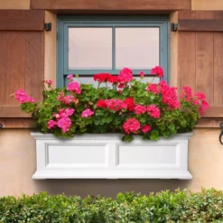Fairfield Self-Watering Window Box, 3’